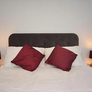 Apartment Hunter Retreat, From - Greenwich House